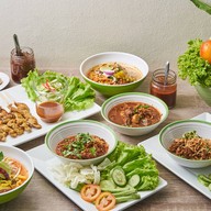 เมนูของร้าน ข้าวซอยน้ำเงี้ยวคุณติงน้อย บางเตย