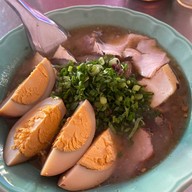 เมนูของร้าน ก๋วยจั๊บหน้าวัดมหาธาตุ