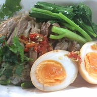 เมนูของร้าน ข้าวขาหมู-ข้าวมันไก่ เจ๊สุอิ่มอร่อย