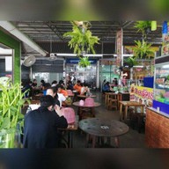 ครัวเจ้ปัท ตลาดนัดเรือบิน