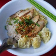 บุญเลิศ บะหมี่เกี๊ยว หมูย่างซีอิ๊ว บางกรวย-ไทรน้อย ใกล้วัดสวนแก้ว