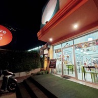 หน้าร้าน love meat eat me / take away only