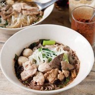 ก๋วยเตี๋ยวในสวนเจ๊นก