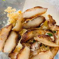 เมนูของร้าน พุงกลมกะเพราถาด