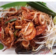 หอยทอด ผัดไท (ตีนสะพานบางกะดี) ก๋วยเตี๋ยว ข้าวตามสั่ง