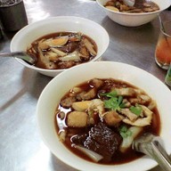 เมนูของร้าน ก๋วยจั๊บยืนพื้น(สี่แยกพรานนก) -