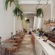 ทรานซิชั่น 24 คาเฟ่ และบาร์