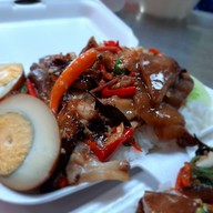 เมนูของร้าน ก๋วยเตี๋ยวหมูสับ อาแปะ หน้า รร นายร้อย สามพราน