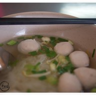 เมนูของร้าน ก๋วยเตี๋ยวต้มยำ จู ก๋วยเตี๋ยวลูกชิ้นน้ำใส