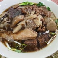 เมนูของร้าน ก๋วยเตี๋ยวเนื้อ สว่างอรุณ (โชคชัย4)