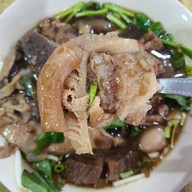 เมนูของร้าน ก๋วยเตี๋ยวเนื้อ สว่างอรุณ (โชคชัย4)