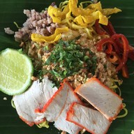 ก๋วยเตี๋ยวในสวน พิกัด ร้านณรงค์พันธุ์ไม้ ก๋วยเตี๋ยวสุโขทัยโบราณ