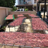 หมูเนื้อแดดเดียวคุณเชียร์ ตลาดrca