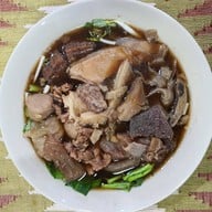 เมนูของร้าน ก๋วยเตี๋ยวเนื้อ สว่างอรุณ (โชคชัย4)