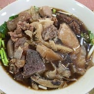 เมนูของร้าน ก๋วยเตี๋ยวเนื้อ สว่างอรุณ (โชคชัย4)