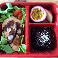 เมนูของร้าน Eat Me  Eat Clean มีโชคพลาซ่า