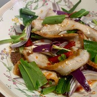 เมนูของร้าน ยำคนเท็ด ย้ายมาจากทาวน์อินทาวน์ พัฒนาการ53