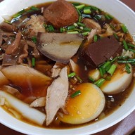 ก๋วยจั๊บคุณบอย วัดโบสถ์