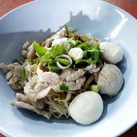 ก๋วยเตี๋ยวลูกชิ้นศรีย่าน นายเป้า ถนนบรมราชชนนี ขาออก