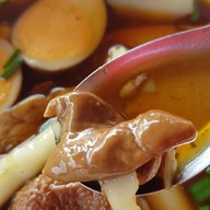 ก๋วยจั๊บคุณบอย วัดโบสถ์