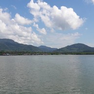 บรรยากาศ ท่าเรือบ้านสลักเพชร เกาะช้าง