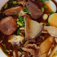 ก๋วยจั๊บคุณบอย วัดโบสถ์