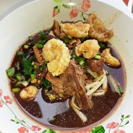 ก๋วยเตี๋ยวเรือรังสิต “ป้าน้อม” (เจ้าเก่า) สาขาซ่อมสร้าง เมืองเอก