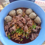 ร้านก๋วยเตี๋ยวลูกชิ้นแชมป์