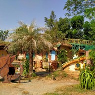 บ้านสวนน้อย รีสอร์ท (บ้านฮอบบิท)