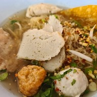 เมนูของร้าน ต. ก๋วยเตี๋ยวลูกชิ้นปลา