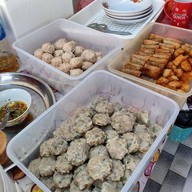 เมนูของร้าน Chef Yai / เชฟใหญ่ ขนมจีบ ลูกโต๊โต ไส้แน่น!