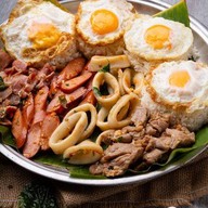 กะเพราใส้แตก  By พี่ปัตย์