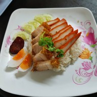 แชมป์บะหมี่เกี๊ยว ปู หมูแดง 20ปี ซอยลาซาล