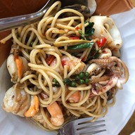 ใบเฟิร์นขนมจีนน้ำยากั้ง