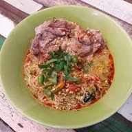 ก๋วยเตี๋ยวหมูต้มยำตำลึงนายเอก อยุธยา อยู่ใน ปตท. สายเอเซีย ฝั่งขาขึ้น กม.25.5