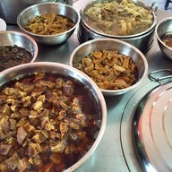 เนื้อตุ๋นเจ้าเก่าหน้ากรมศุล หมู่บ้านทิพวัล