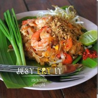 ผัดไทยโบราณ&ต๋วยเนื้อ ,🐷 ตุ๋น (ป้ายองบ้านสวน) สาขาแรก