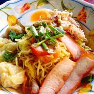 ต๊ะ บะหมี่เกี๊ยว  สำโรงใต้