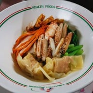 แชมป์บะหมี่เกี๊ยว ปู หมูแดง 20ปี ซอยลาซาล