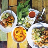 ซุปเปอร์แกง ข้าวแกงใต้ ปั๊มคาลเท็กซ์เจ้าคุณทหาร