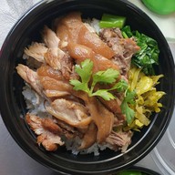 บ้านย่าขาหมูbyคุณย่า