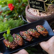 ลาร์บี้เฮ้าส์ Larbii House