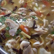 ร้านข้าวแกงแม่ต้อย”ร้อยหม้อ”