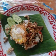 กระเพราถาดยักษ์  ข้างแหลมทอง