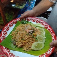 กระเพราถาดยักษ์  ข้างแหลมทอง