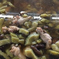 ร้านข้าวแกงแม่ต้อย”ร้อยหม้อ”