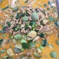 ร้านข้าวแกงแม่ต้อย”ร้อยหม้อ”