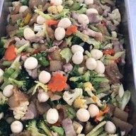 ร้านข้าวแกงแม่ต้อย”ร้อยหม้อ”