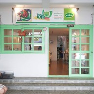 หน้าร้าน หมูทอดเบรกแตก ตลาดลุงเพิ่ม