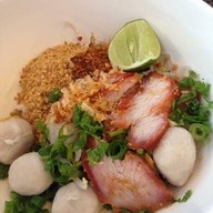 ต้นศรีตรัง  มีโชคพลาซ่า